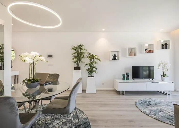 Contemporary B By Homie Funchal (Madeira)