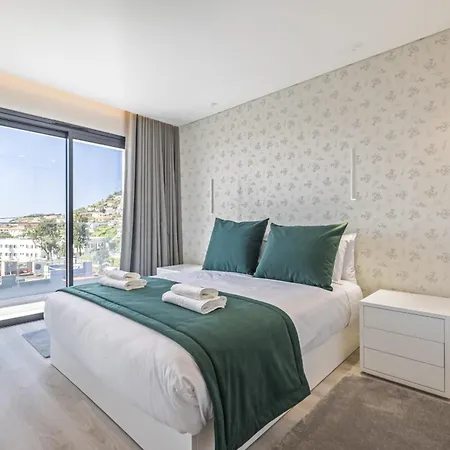 Contemporary B By Madeira Sun Travel *