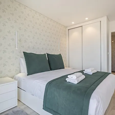 Contemporary B By Homie Фуншал