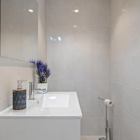 Apartament Contemporary B By Homie *